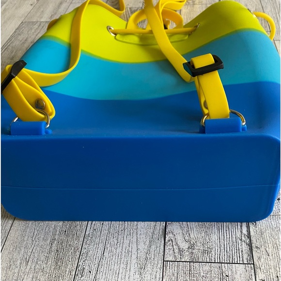 Backpack High Fashion Bag - Picture 3 of 4